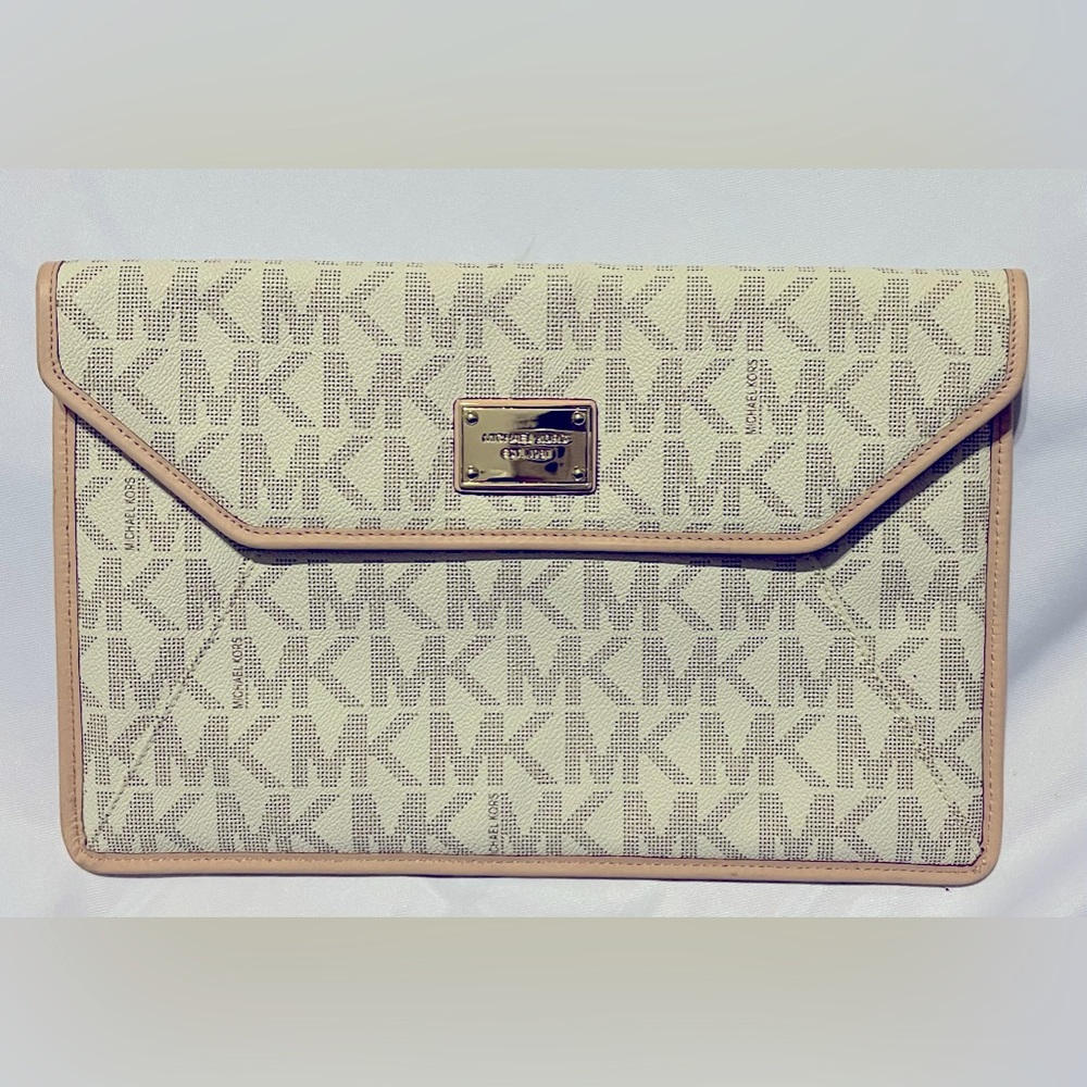 2023 Sale 💕 Michael Kors Monogram Clutch